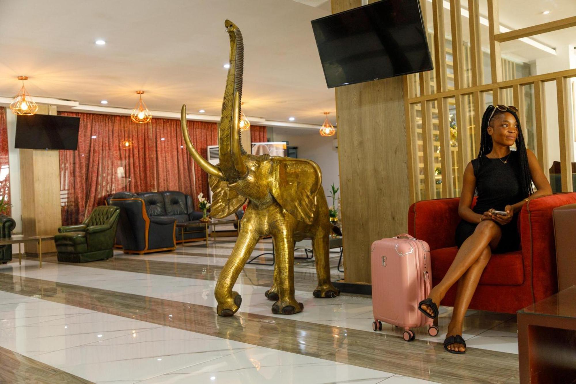 Sana Hotel Abidjan Exterior photo